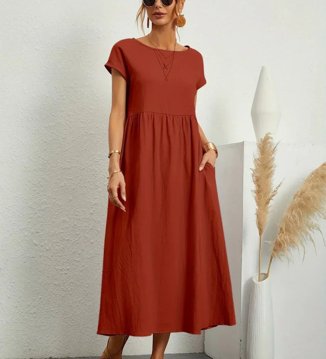 Gabrielle — Midi plūstoša kleita ar mūžīgu eleganci