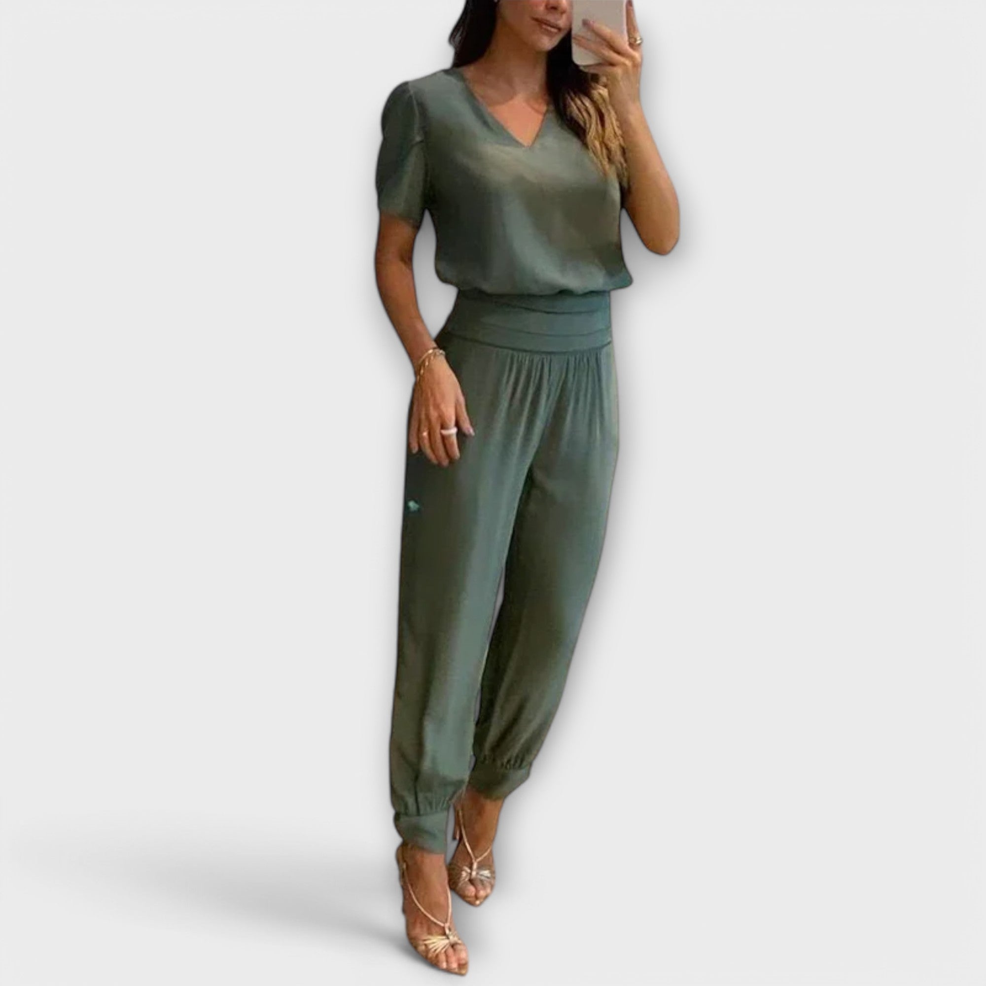 Irmelinda - Elegants komplekts ar topu un biksēm